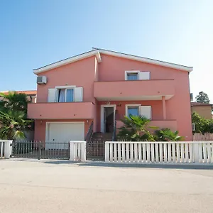 Maric With Parking Apartment Umag